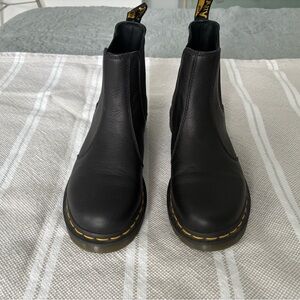 Dr. Martens Black Leather Chelsea 2976